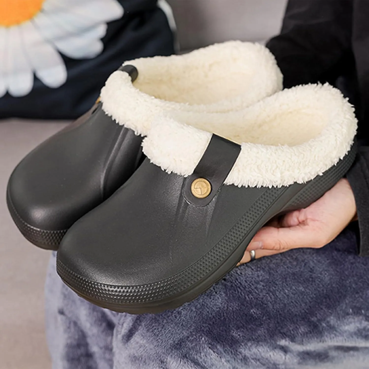 Clog Slippers for Women and Men Fur Lined Clogs Memory Foam Warm Fuzzy Slippers Winter Waterproof Indoor Outdoor Slipper