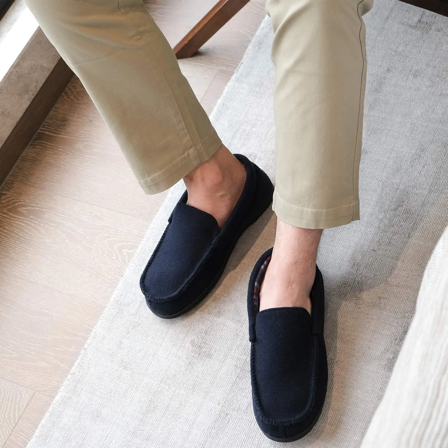 DL Men's Memory Foam Moccasin Slippers Breathable Moccasin Slippers Micro Wool House Shoes Anti-Slip Sole Indoor Outdoor