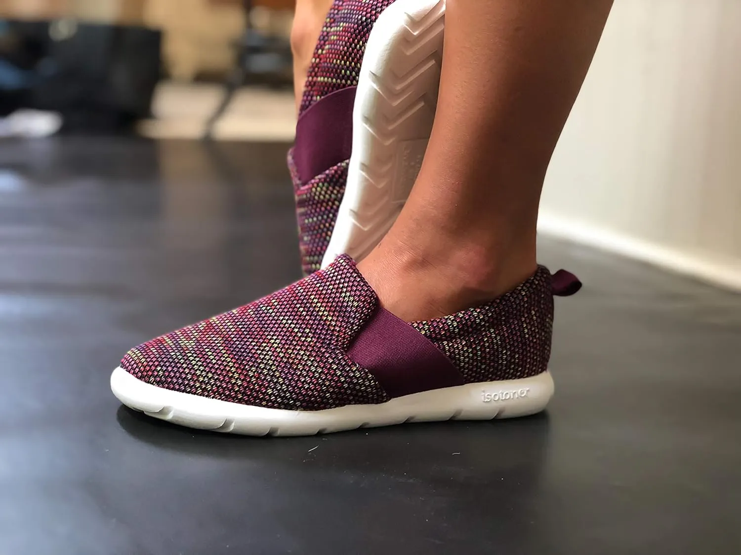 isotoner Women's Sport Mesh Slipper