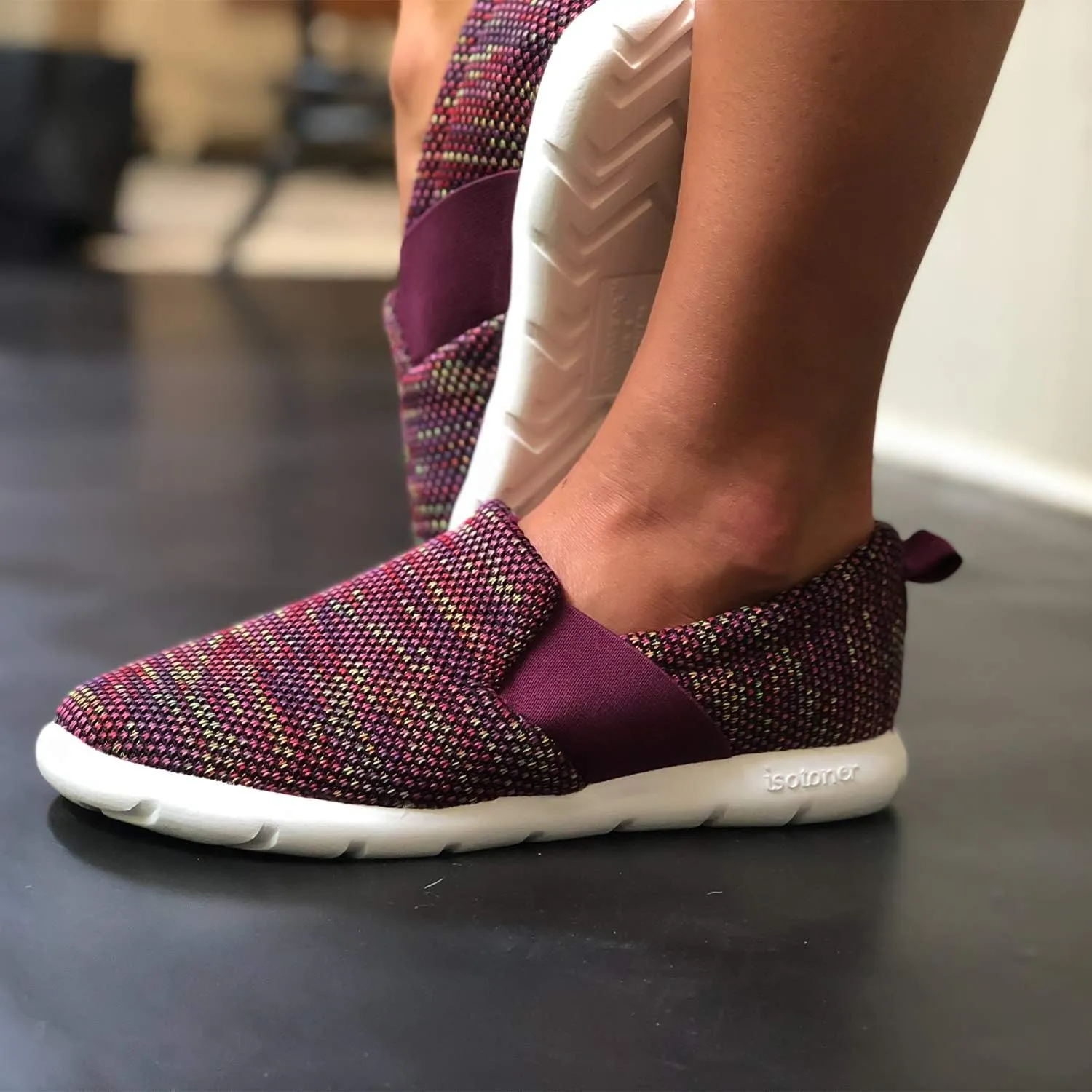isotoner Women's Sport Mesh Slipper