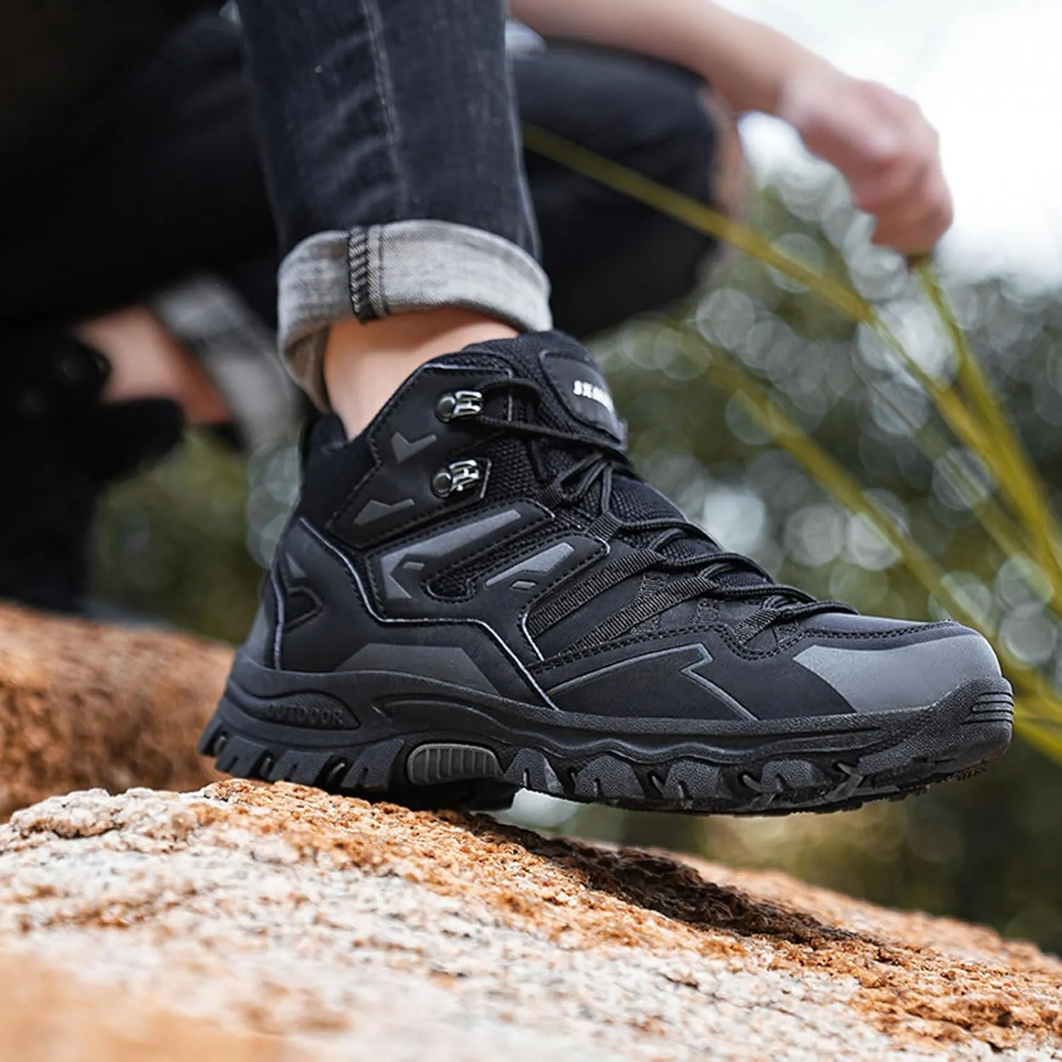 Lightweight Shoes Men and Winter Hiking Shoes High Top Climbing Hiking Outdoor Casual Sports