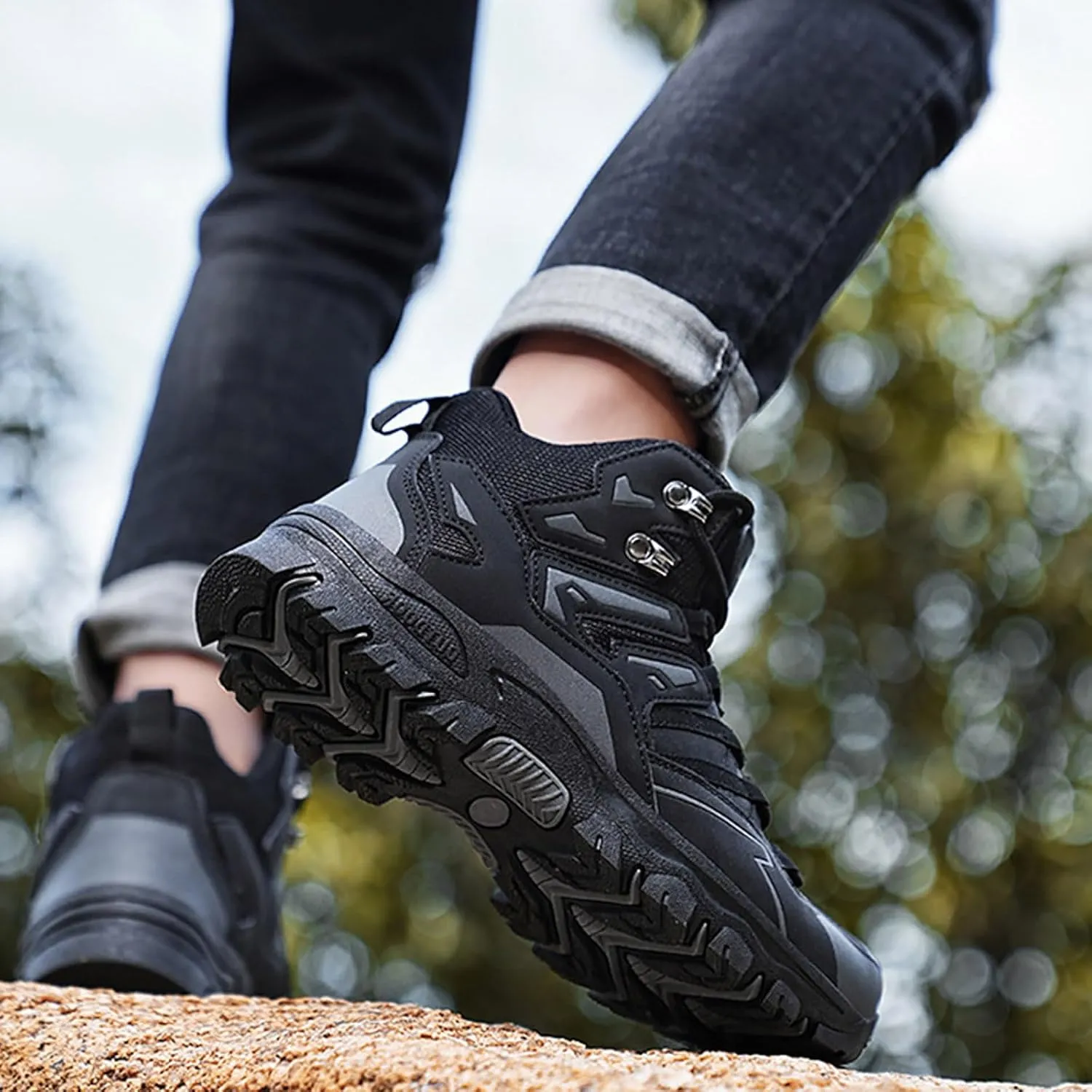 Lightweight Shoes Men and Winter Hiking Shoes High Top Climbing Hiking Outdoor Casual Sports