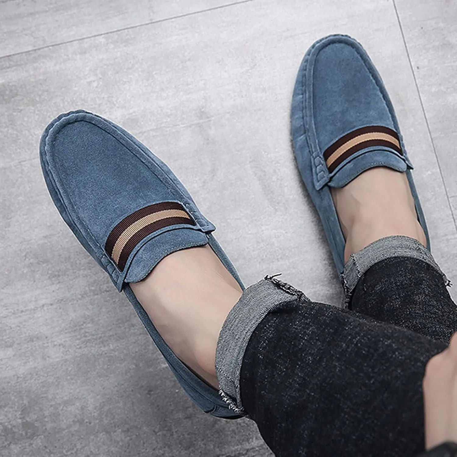 Men's Suede Flat Penny Loafers Retro Round Toe Non-Slip Slip-On Casual Walking Shoes Breathable and Comfortable Driving Shoes