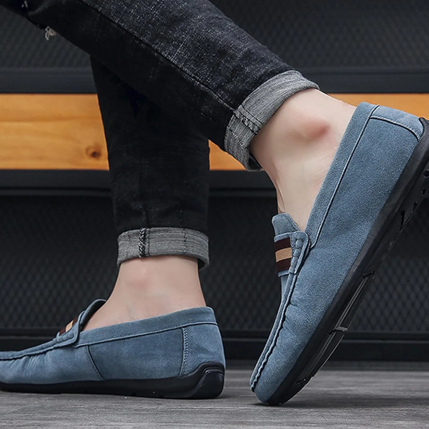 Men's Suede Flat Penny Loafers Retro Round Toe Non-Slip Slip-On Casual Walking Shoes Breathable and Comfortable Driving Shoes