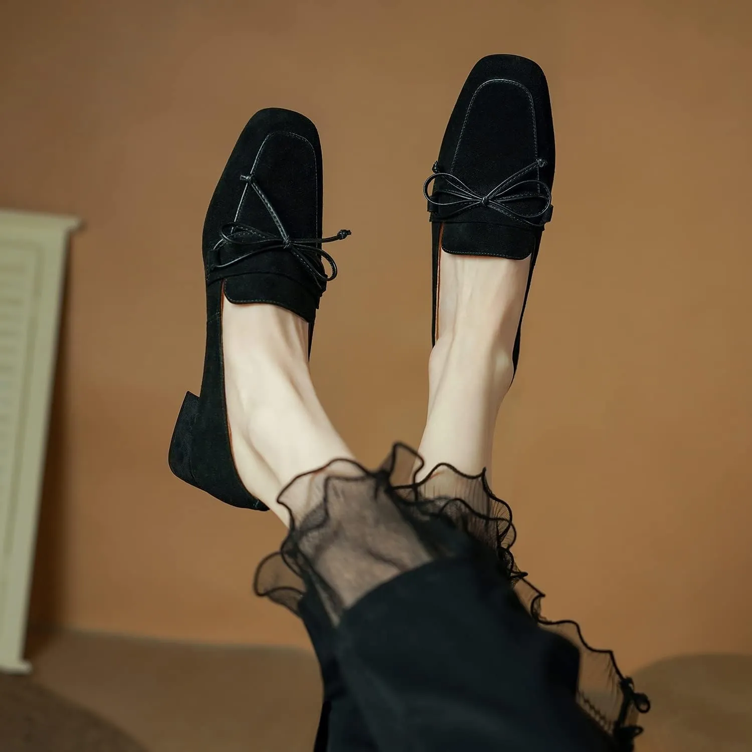 MOOMMO Women Chunky Low Heel Loafers Bow Suede Slip On Closed Square Toe Loafer Shoes Oxfords Comfy 1 Inch Block Heels Dress Shoes Pumps Office Work Pumps Vintage Retro Comfy 4-11 M US