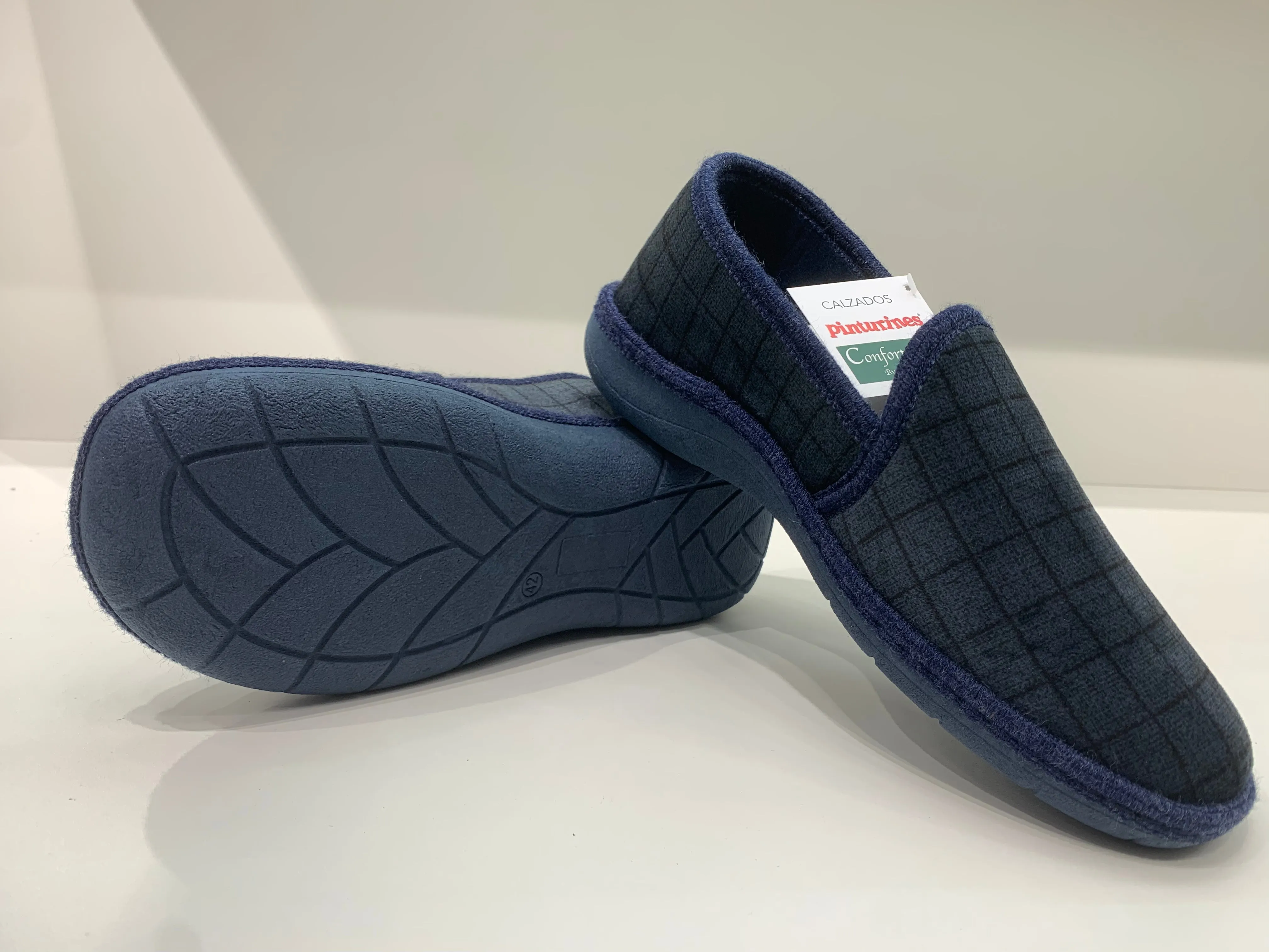 NAUTICAL CUSH WIDE FIT CLOSED