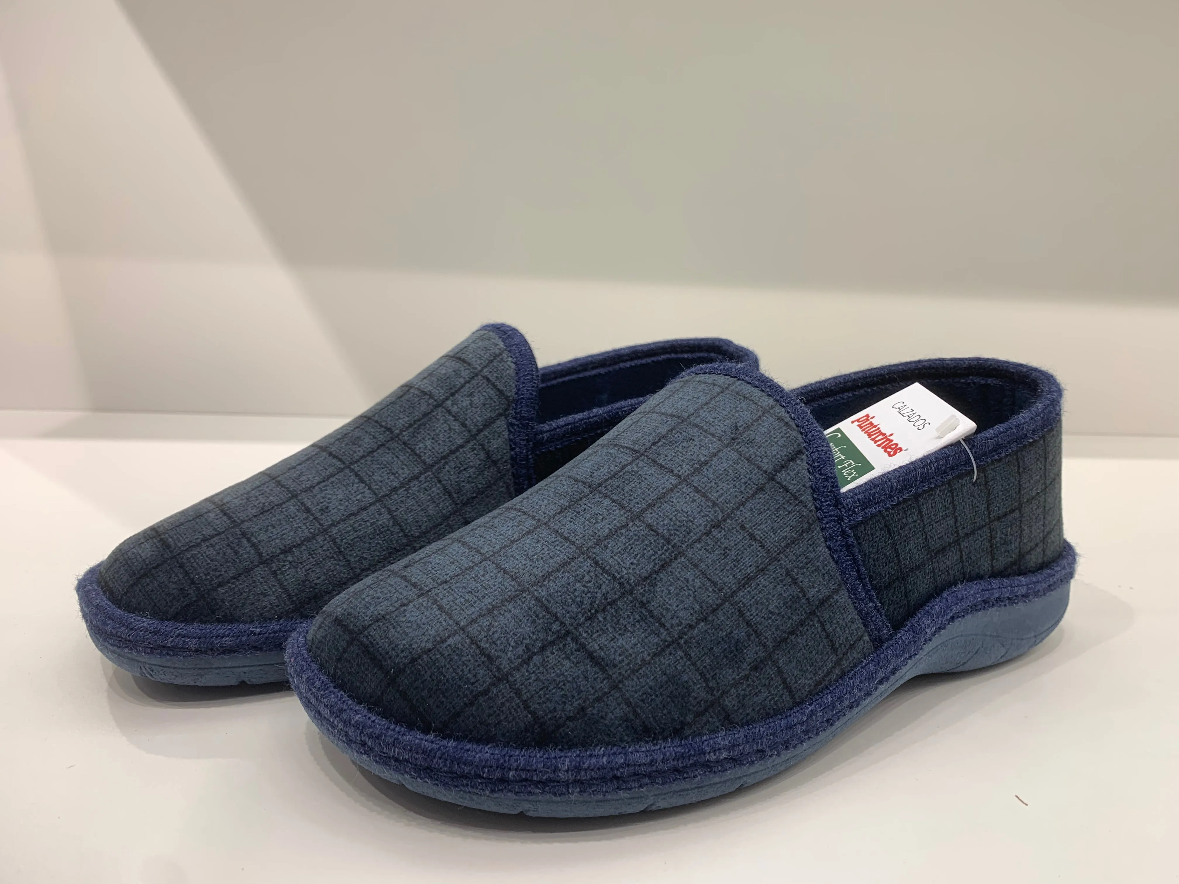 NAUTICAL CUSH WIDE FIT CLOSED