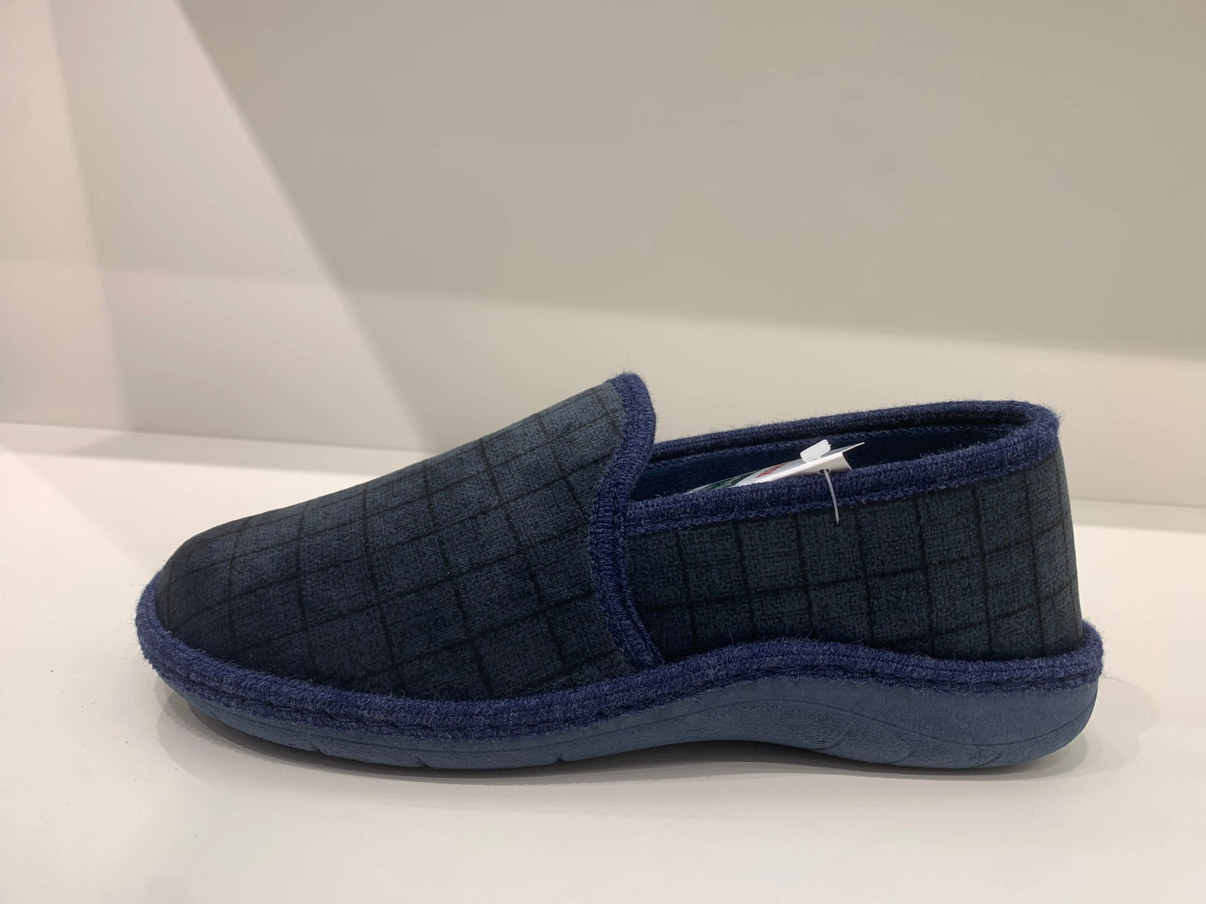 NAUTICAL CUSH WIDE FIT CLOSED