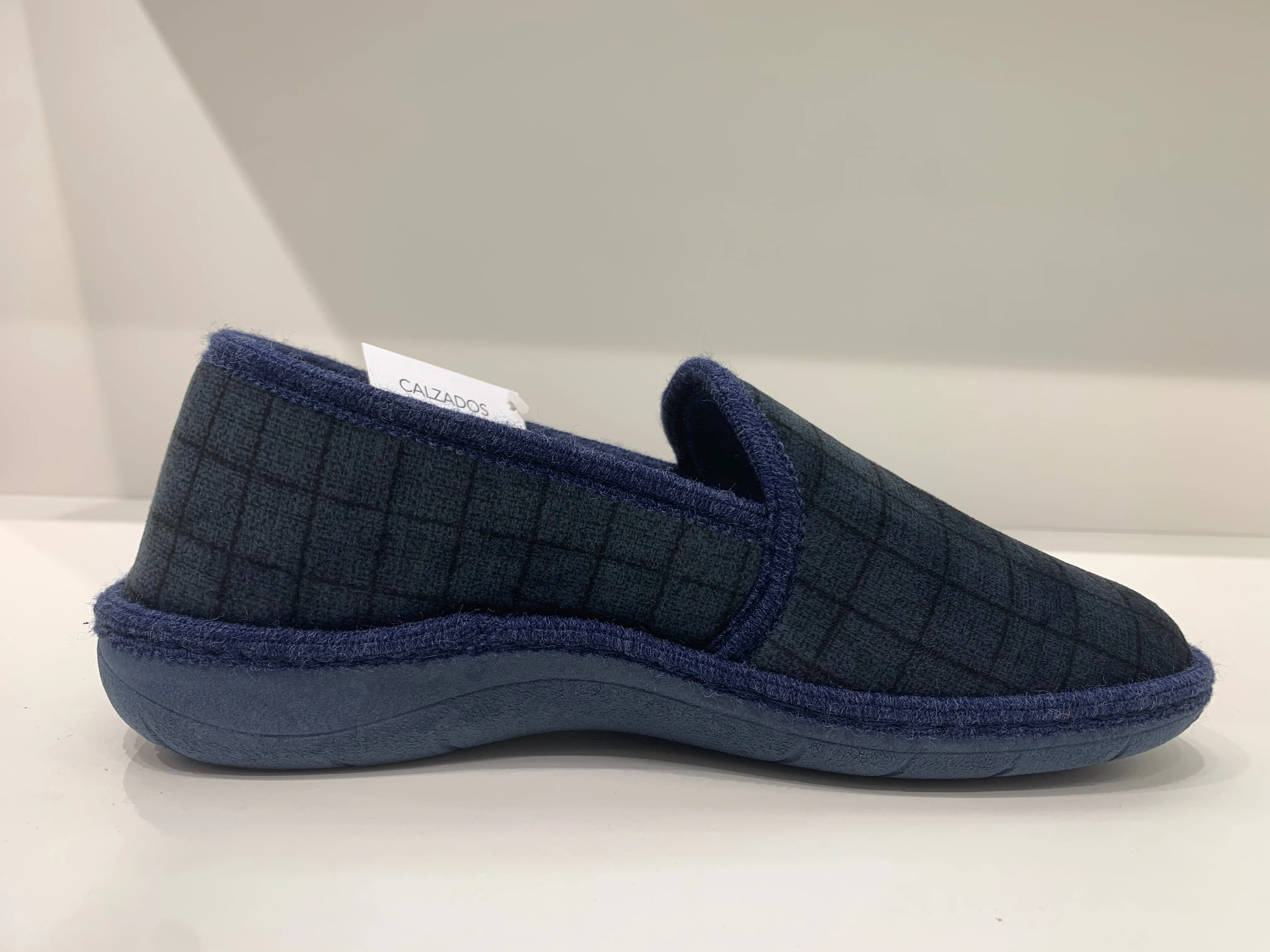 NAUTICAL CUSH WIDE FIT CLOSED