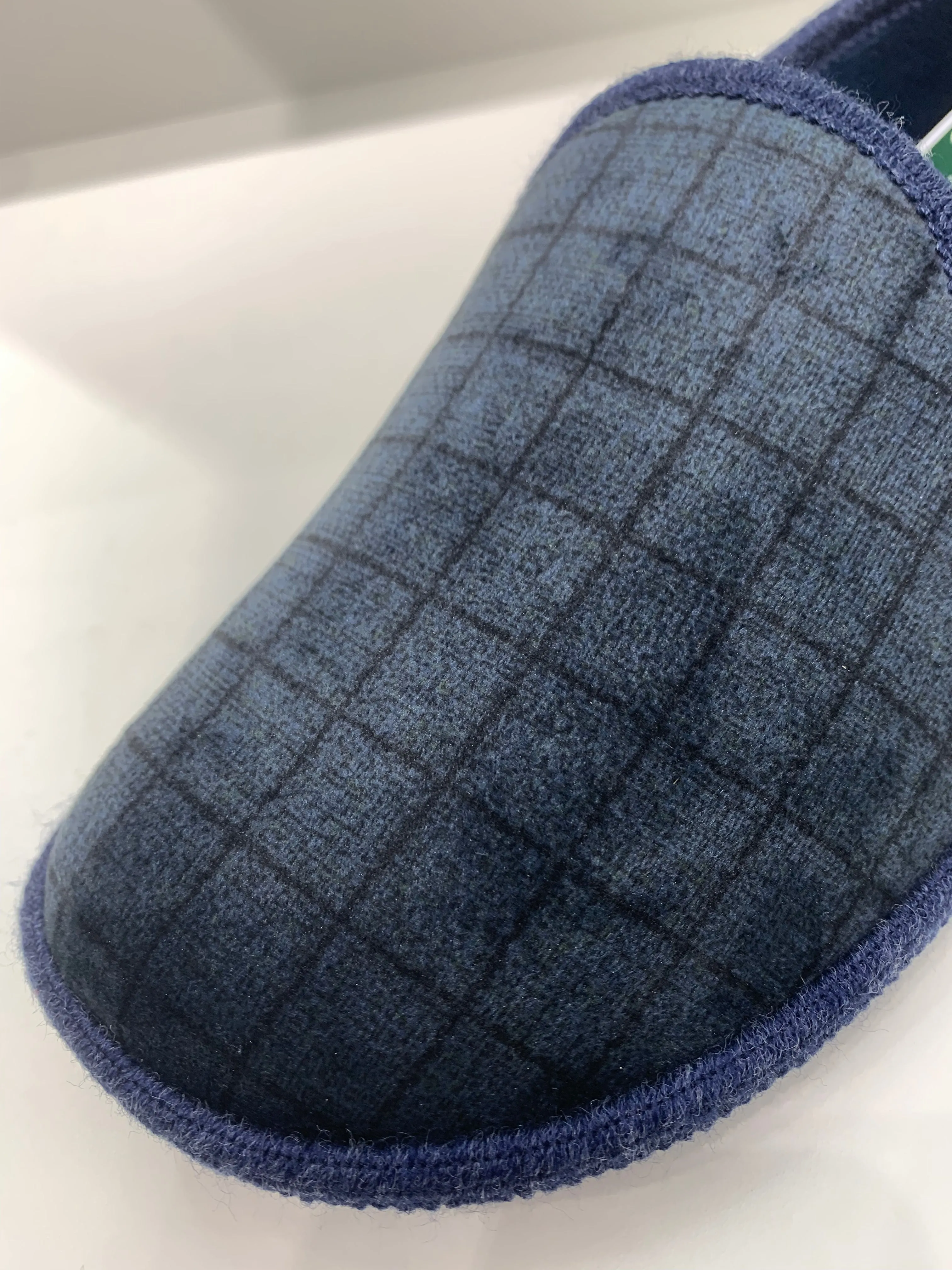 NAUTICAL CUSH WIDE FIT CLOSED