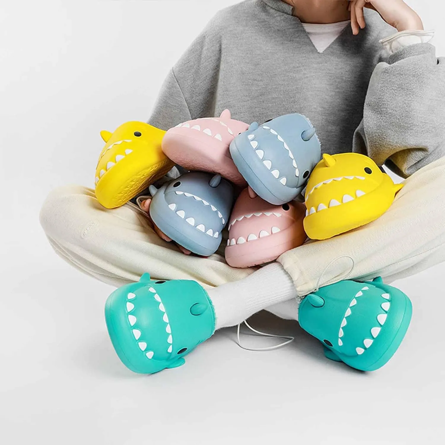 Shark Slides Winter Plush Warm Slippers, Adult Warm Fuzzy Shark Slippers Non-slip Comfy Thick Sole Cloud Shark Slides