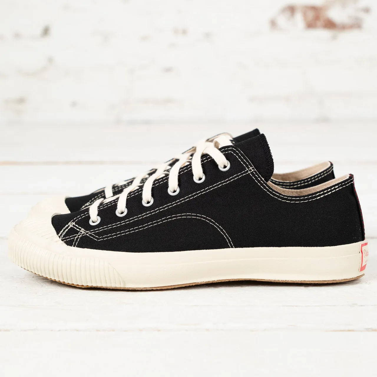 Shell Cap Low Sneaker Kuro/Off White