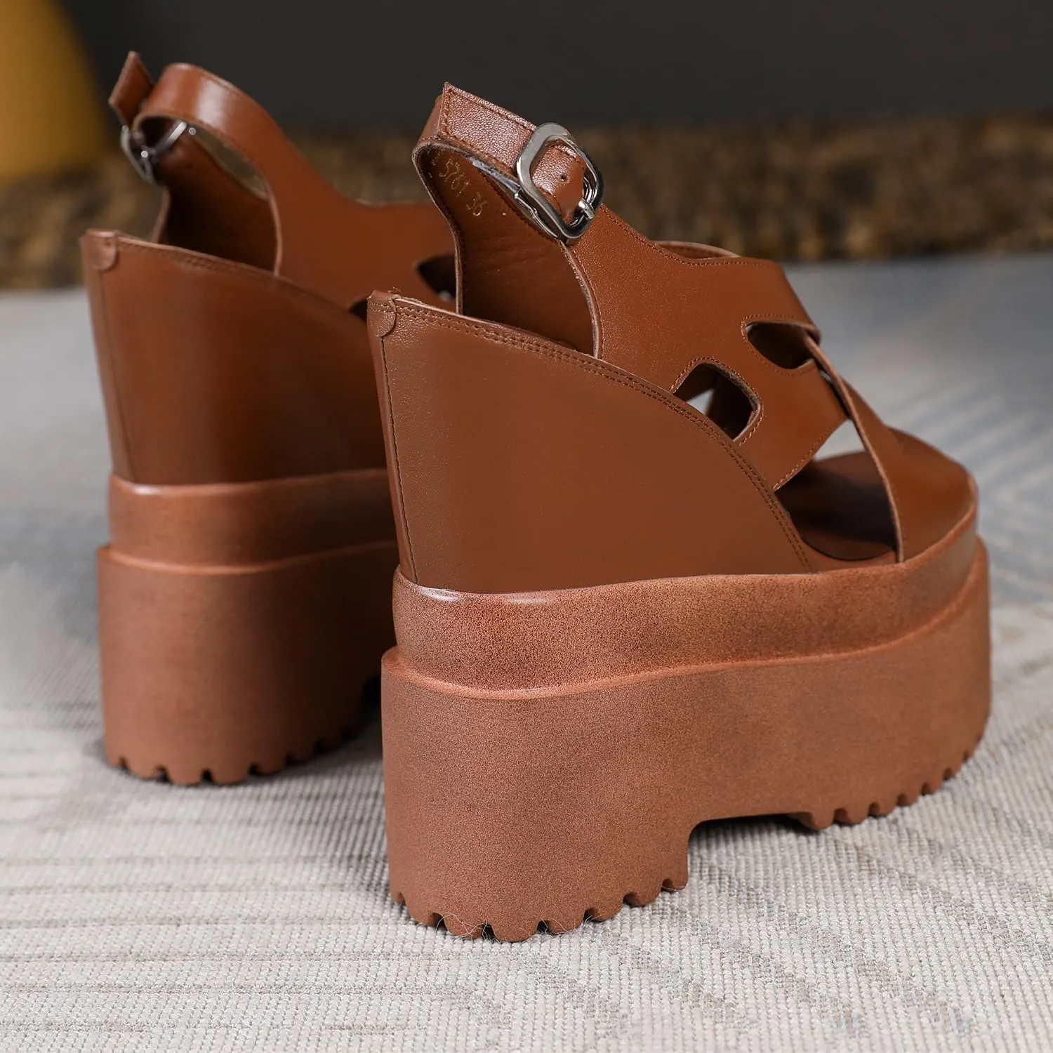 Summer New Retro Super High Wedges Heels Platform Peep Toe Cross-tied Buckle Strap Genuine Leather Women Gladiator Sandals 240306