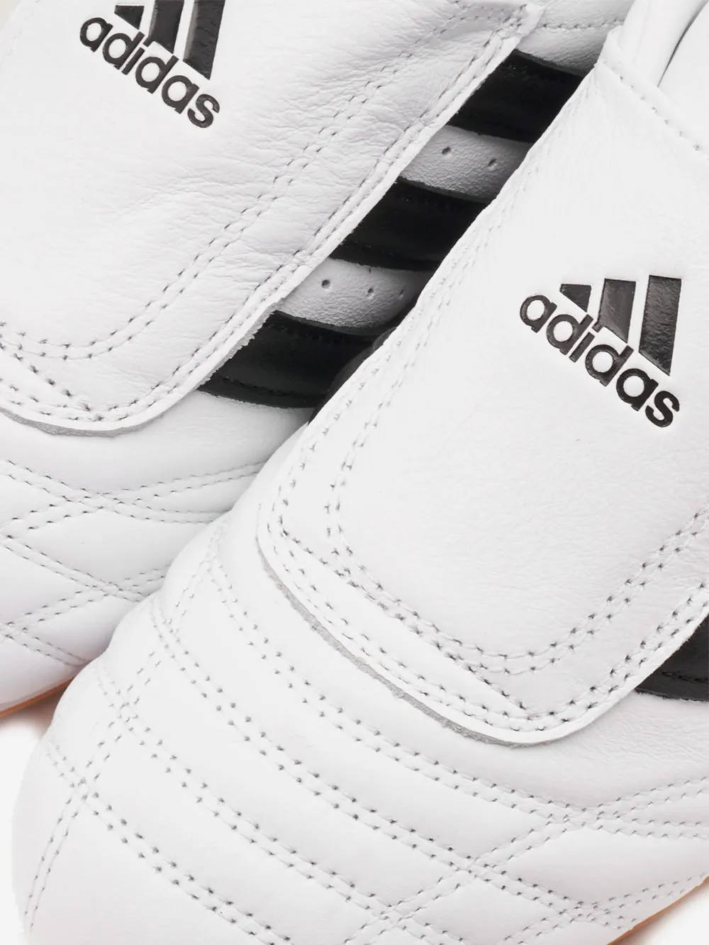 W Taekwondo slip-on bianche e nere