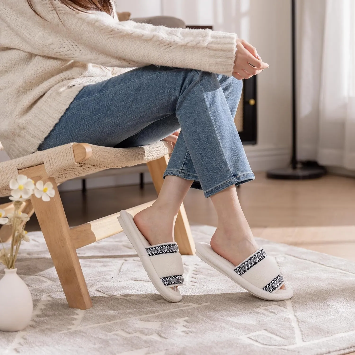 Women's Open Toe Slippers with Memory Foam Fuzzy House Slippers Indoor Outdoor Soft Anti-Skid Warm Gifts for Women Mom