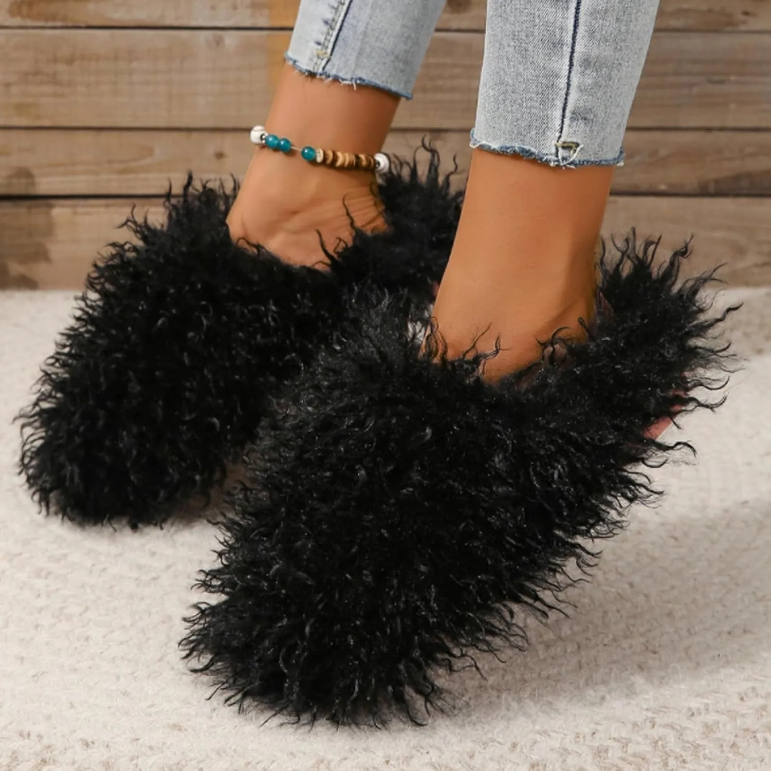 YXCFEWD Women's Plush Faux Fur Slippers - Fluffy and Warm Slide-On Slipper for Cozy Comfort