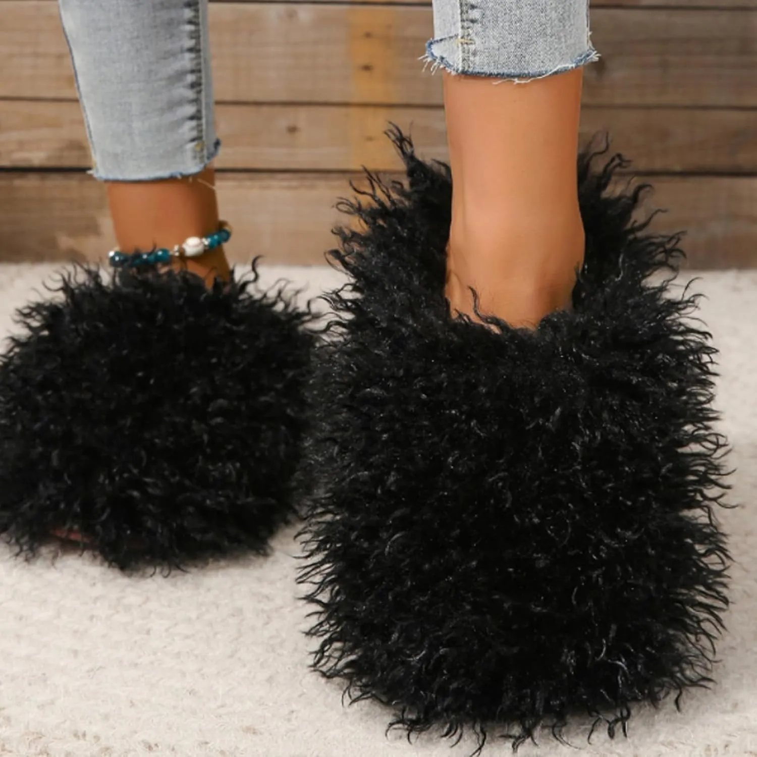 YXCFEWD Women's Plush Faux Fur Slippers - Fluffy and Warm Slide-On Slipper for Cozy Comfort