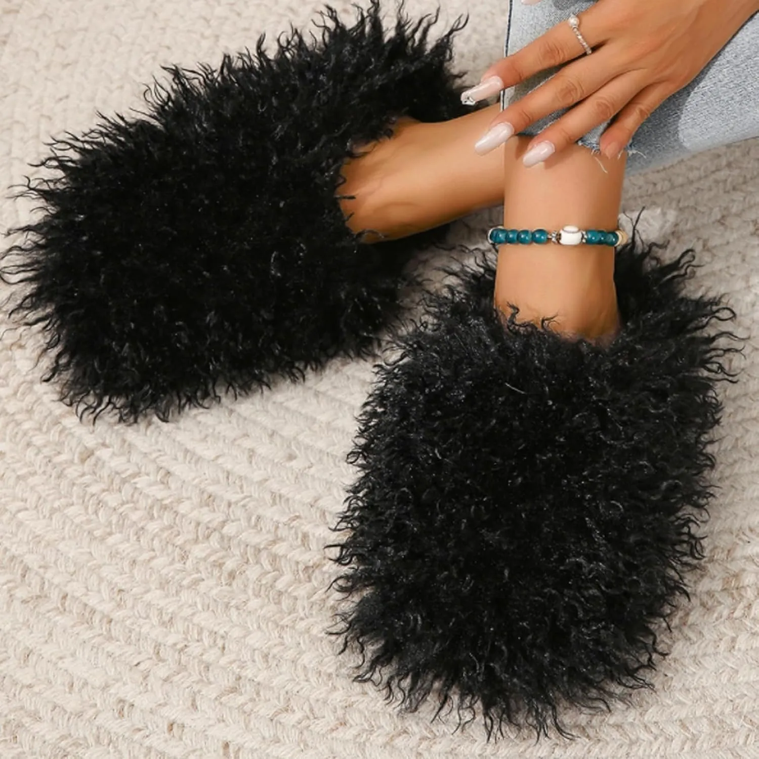 YXCFEWD Women's Plush Faux Fur Slippers - Fluffy and Warm Slide-On Slipper for Cozy Comfort