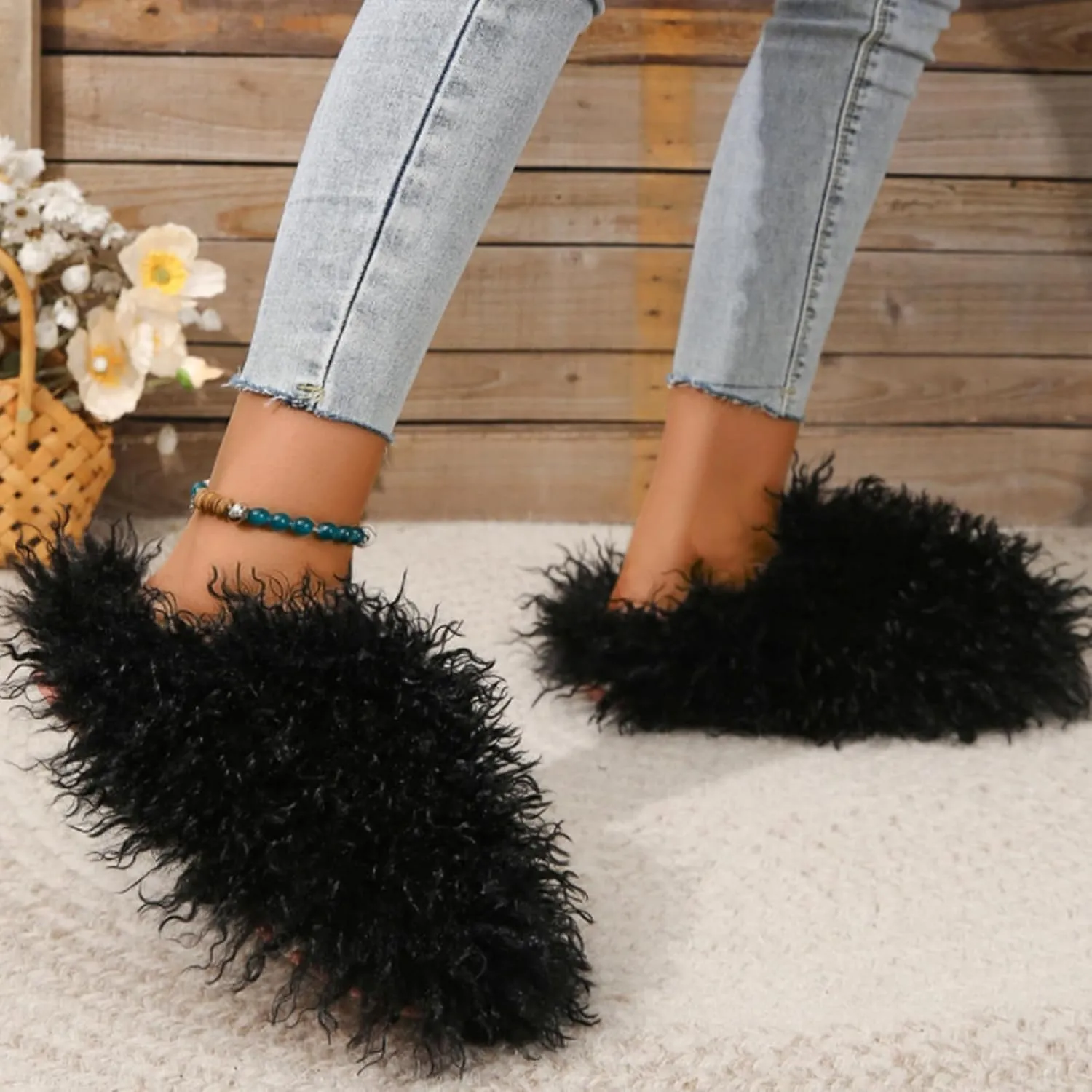 YXCFEWD Women's Plush Faux Fur Slippers - Fluffy and Warm Slide-On Slipper for Cozy Comfort