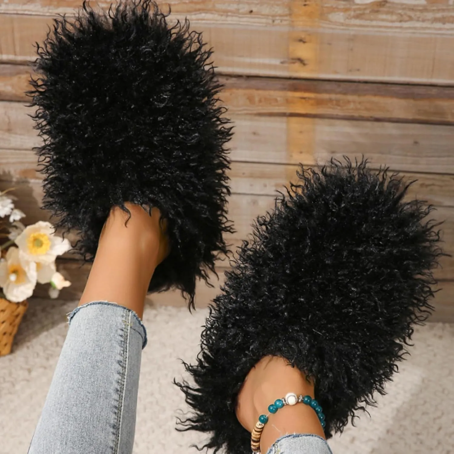 YXCFEWD Women's Plush Faux Fur Slippers - Fluffy and Warm Slide-On Slipper for Cozy Comfort
